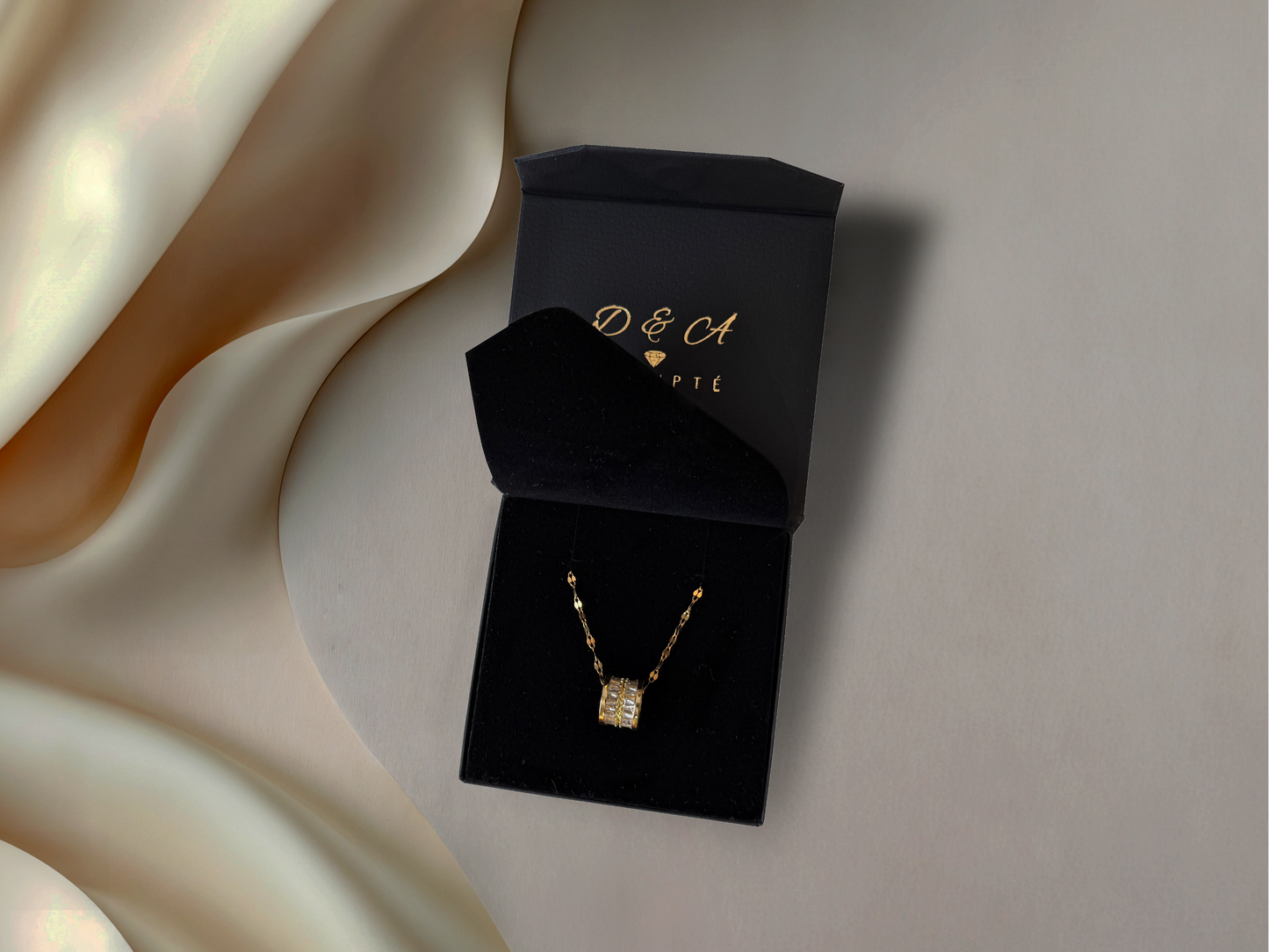 Éclat Infini – Collier Cylindrique