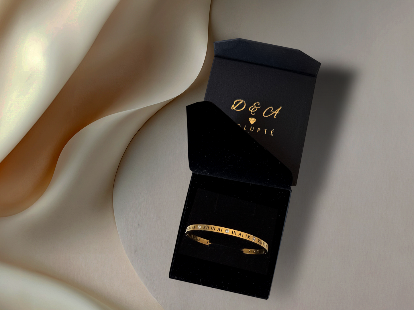 Élégance Romaine – Bracelet Jonc Doré