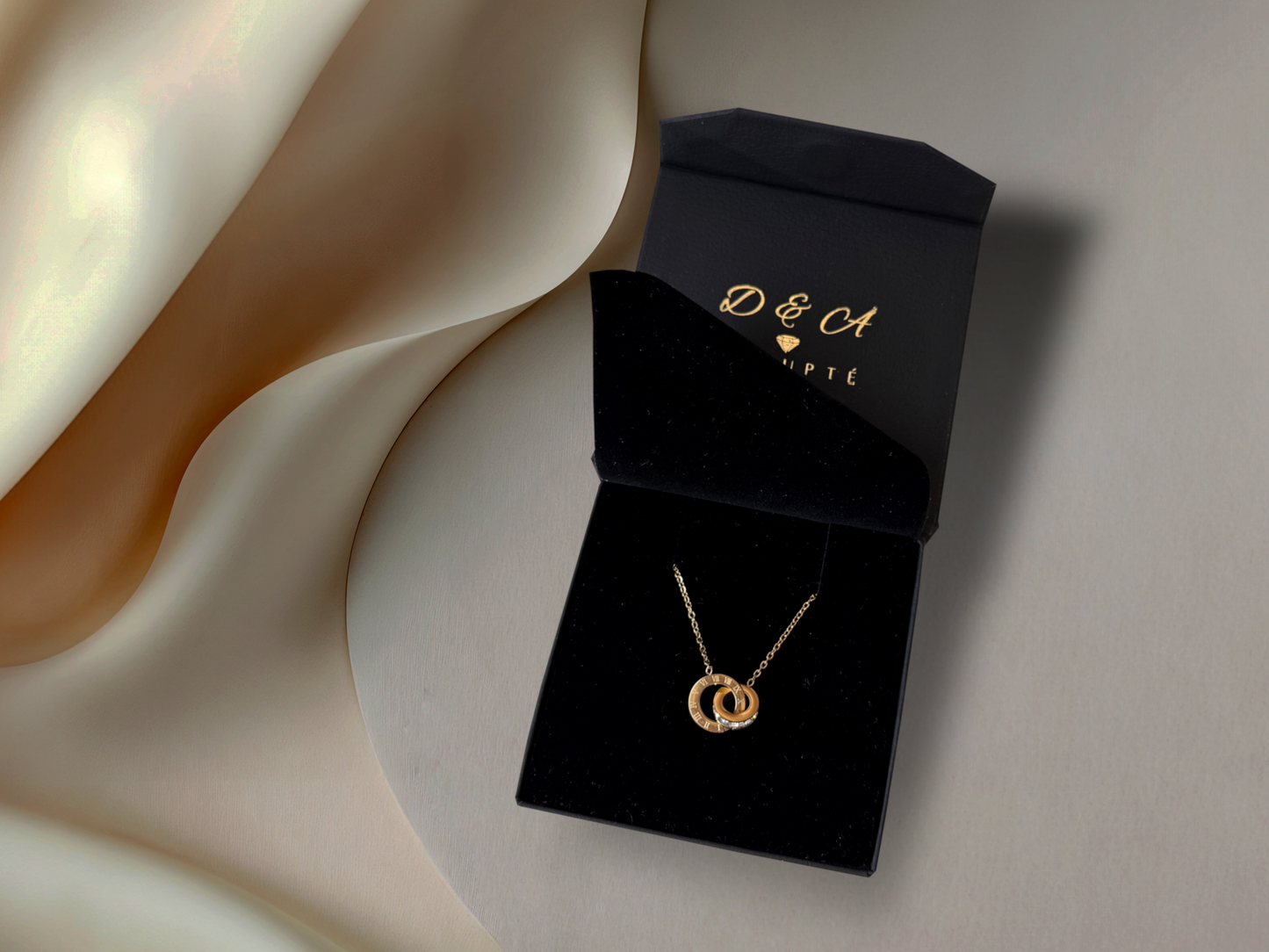 Lueur Dorée – Collier Cercle Romain
