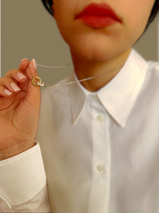 Lueur Dorée – Collier Cercle Romain